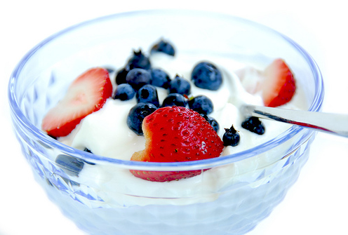 Low Fat Cottage Cheese with Berries and Almonds