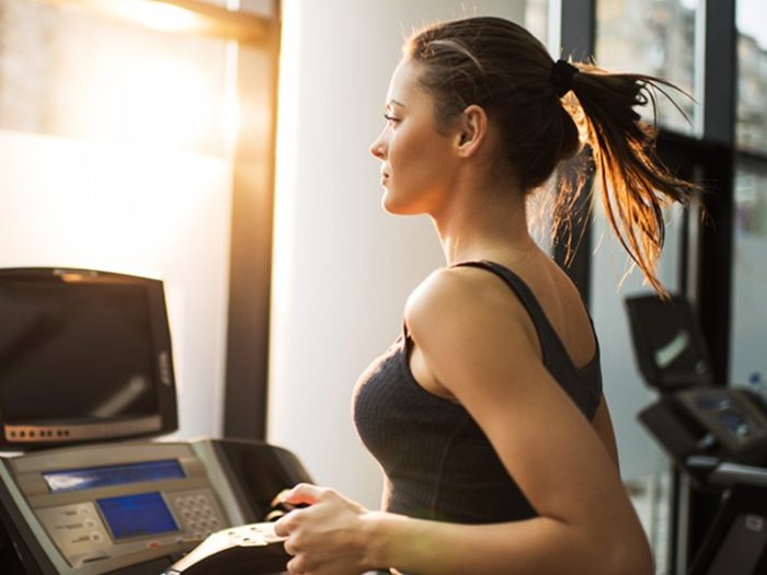 Woman on a running machine, doing an LISS inline walk